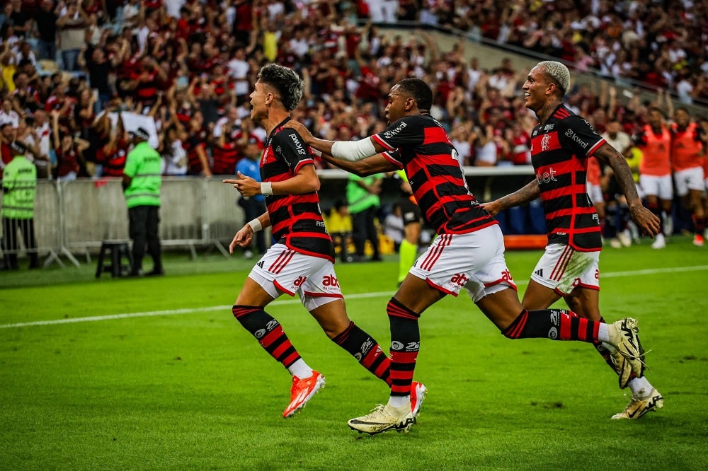 Flamengo busca sétima vitória consecutiva na temporada