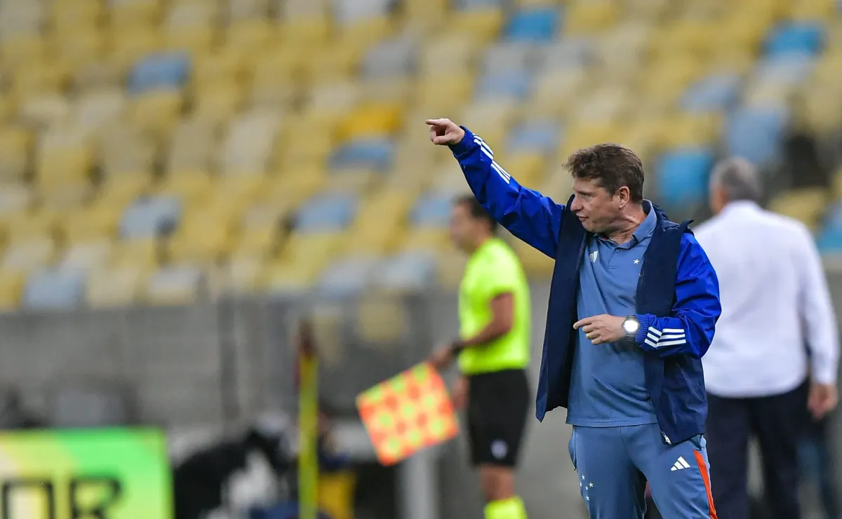 Técnico do Cruzeiro critica arbitragem no jogo de hoje: "O árbitro só deu seis de acréscimos"