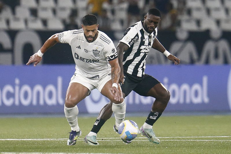 Botafogo vence o Atlético-MG, ultrapassa o Palmeiras e também encosta no Flamengo