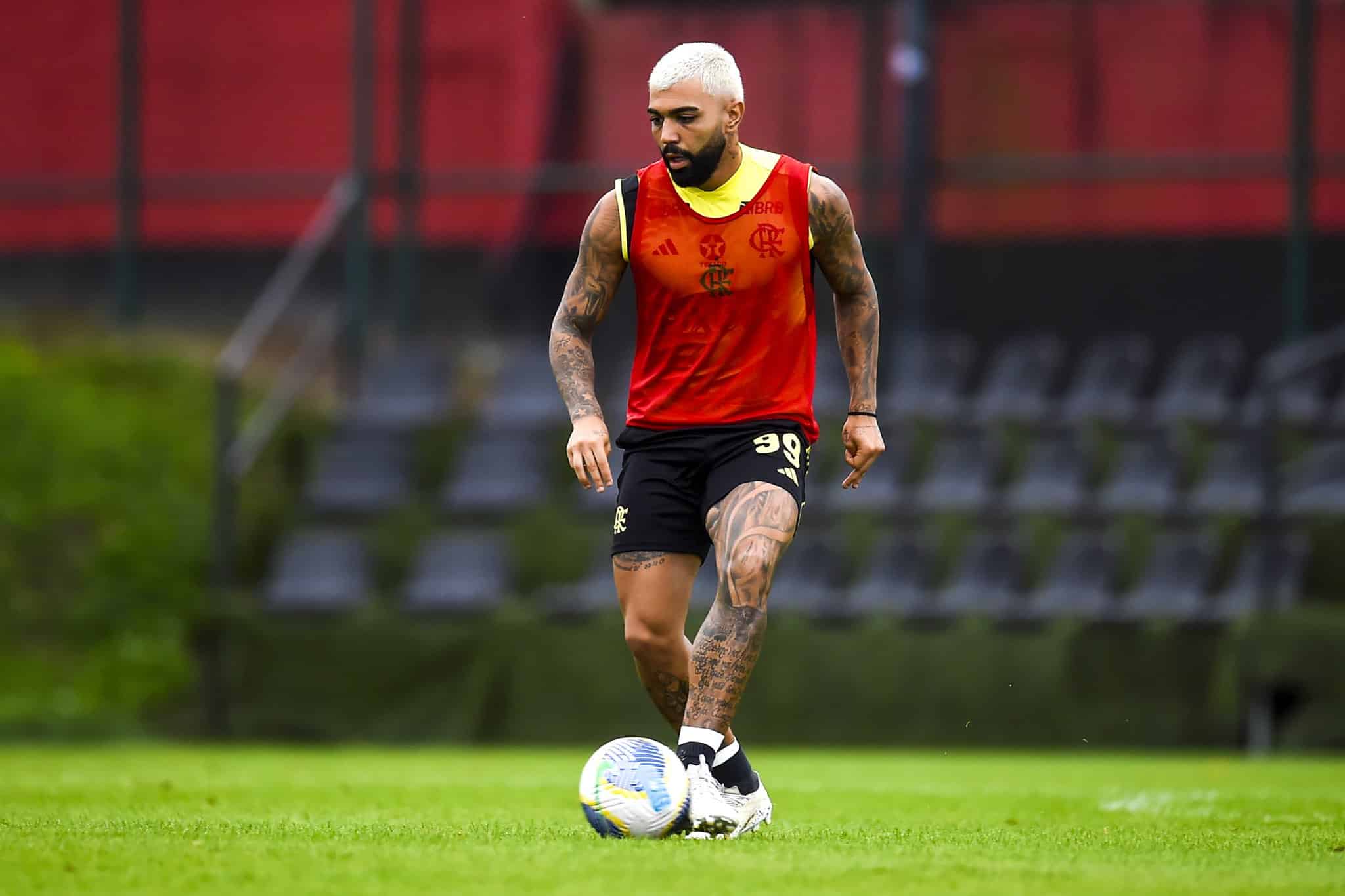 Gabigol treina com elenco do Flamengo e será relacionado para enfrentar o Fortaleza