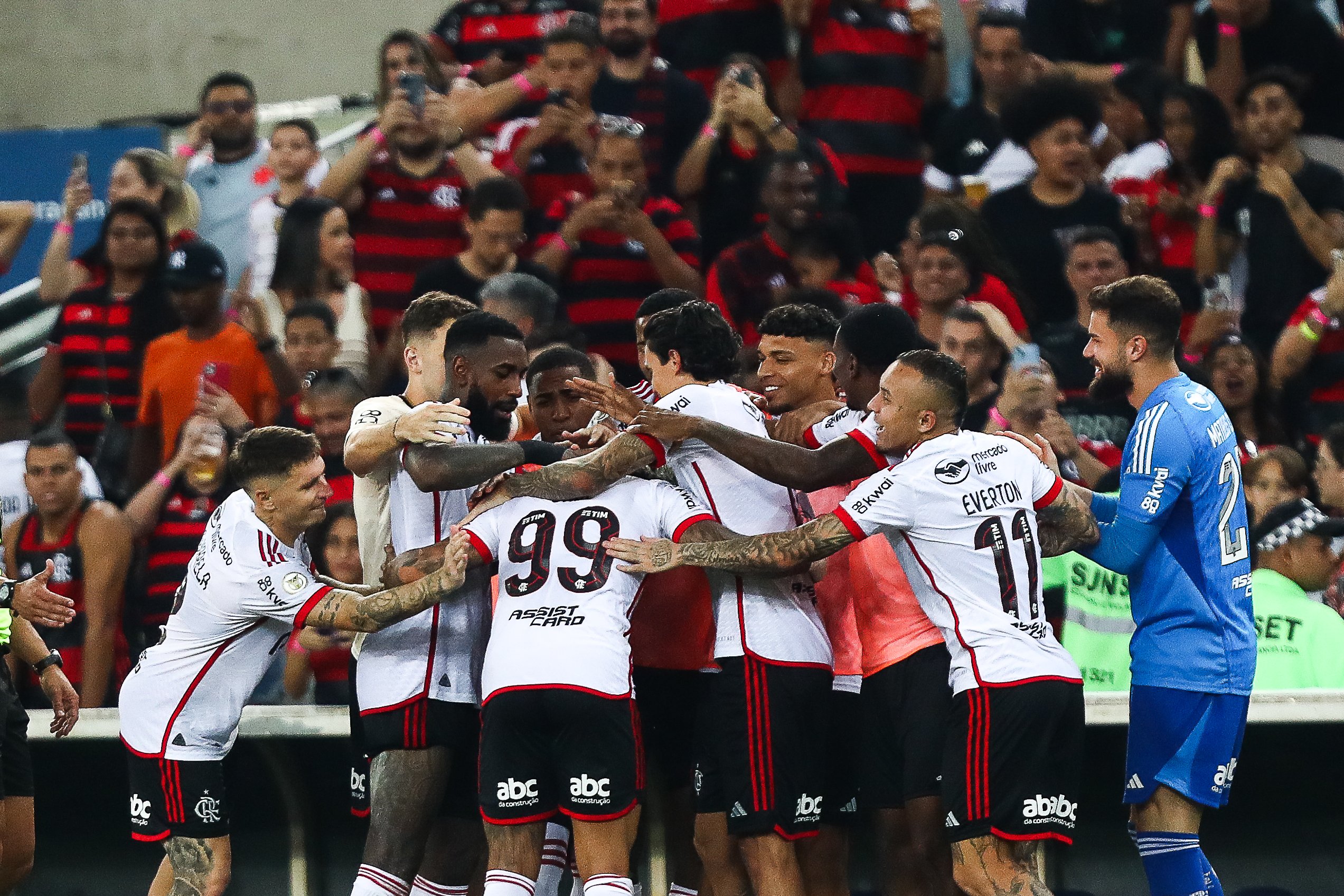 Quais são os desfalques do Flamengo para a partida contra o Fortaleza?