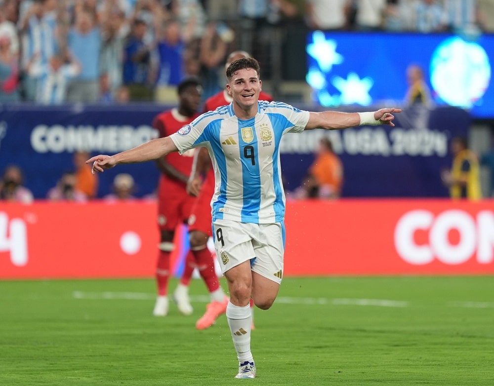 Uruguaios do Flamengo de olho - Argentina vence o Canadá e garante vaga na final da Copa América