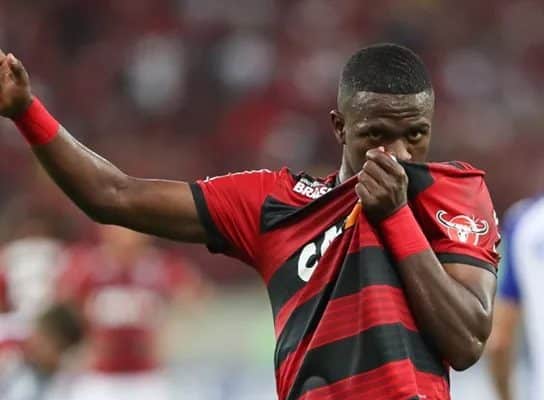 Vini Jr agradece mensagem de aniversário do Flamengo e manda recado de amor ao clube - veja