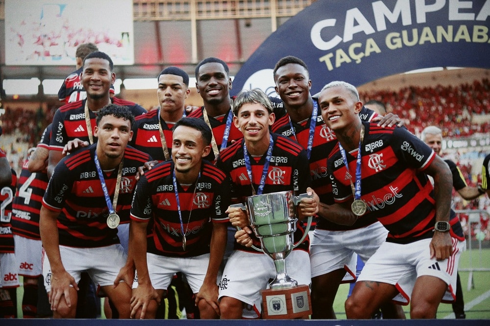 Seis atletas do Flamengo foram negociados para o futebol português em 2024