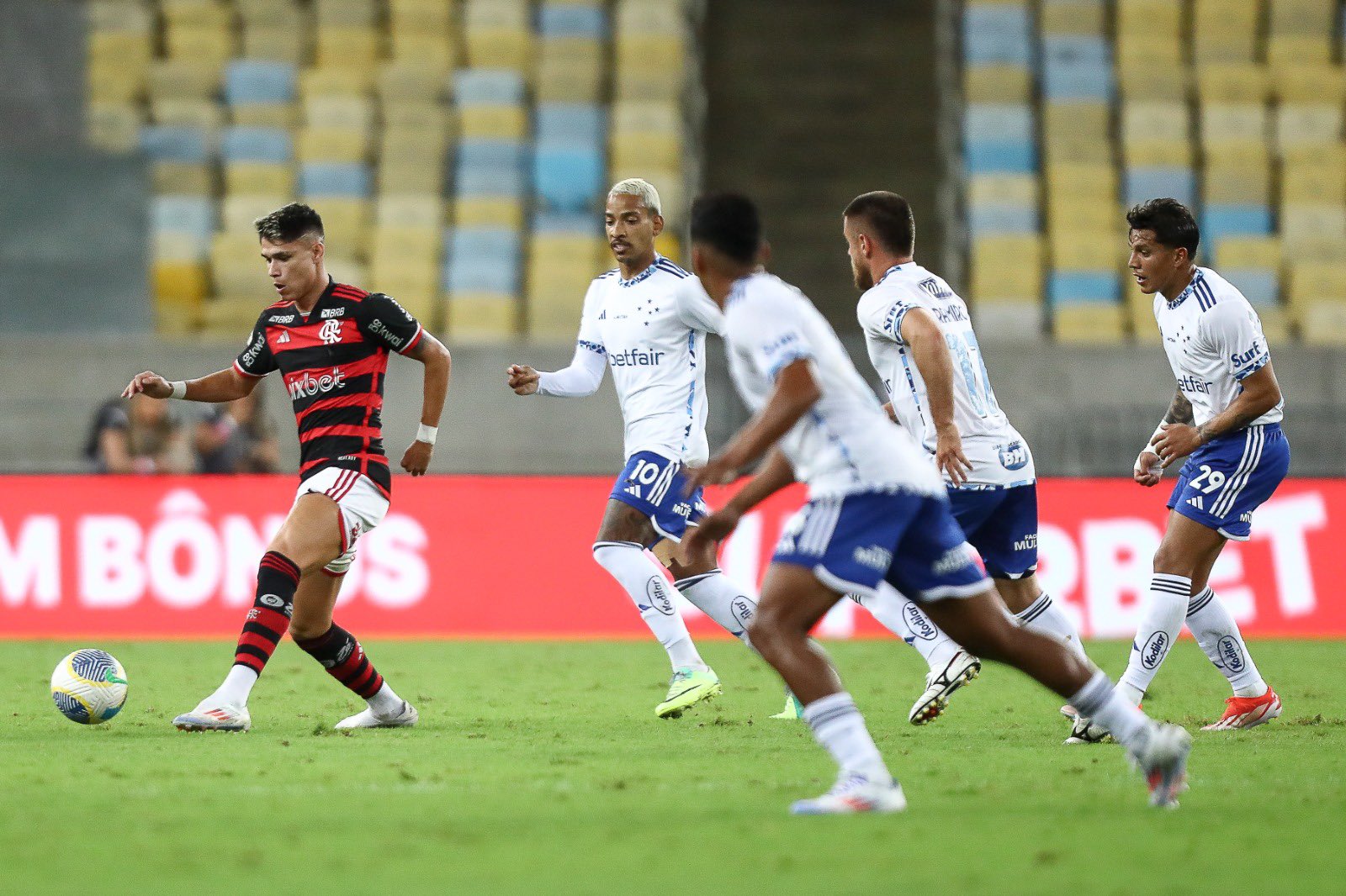 Apesar de distante, Cruzeiro está perto de definir estádio para duelo contra o Flamengo pela 32ª rodada