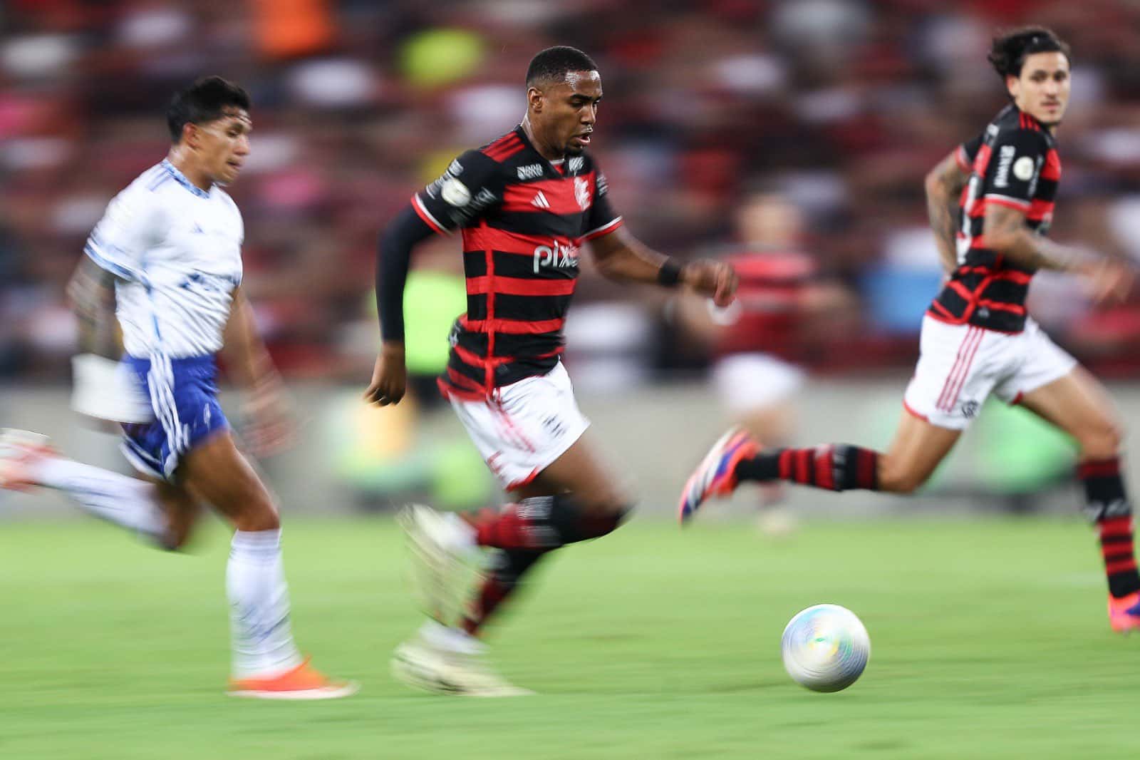 Flamengo faz trabalho especial de preservação a Lorran, após vaias sofridas