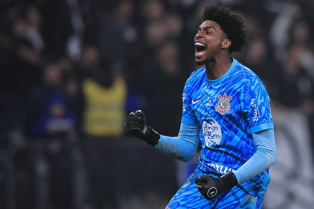 Goleiro Hugo Souza salva o Corinthians na estreia e ajuda equipe a vencer o Criciúma - veja as defesas