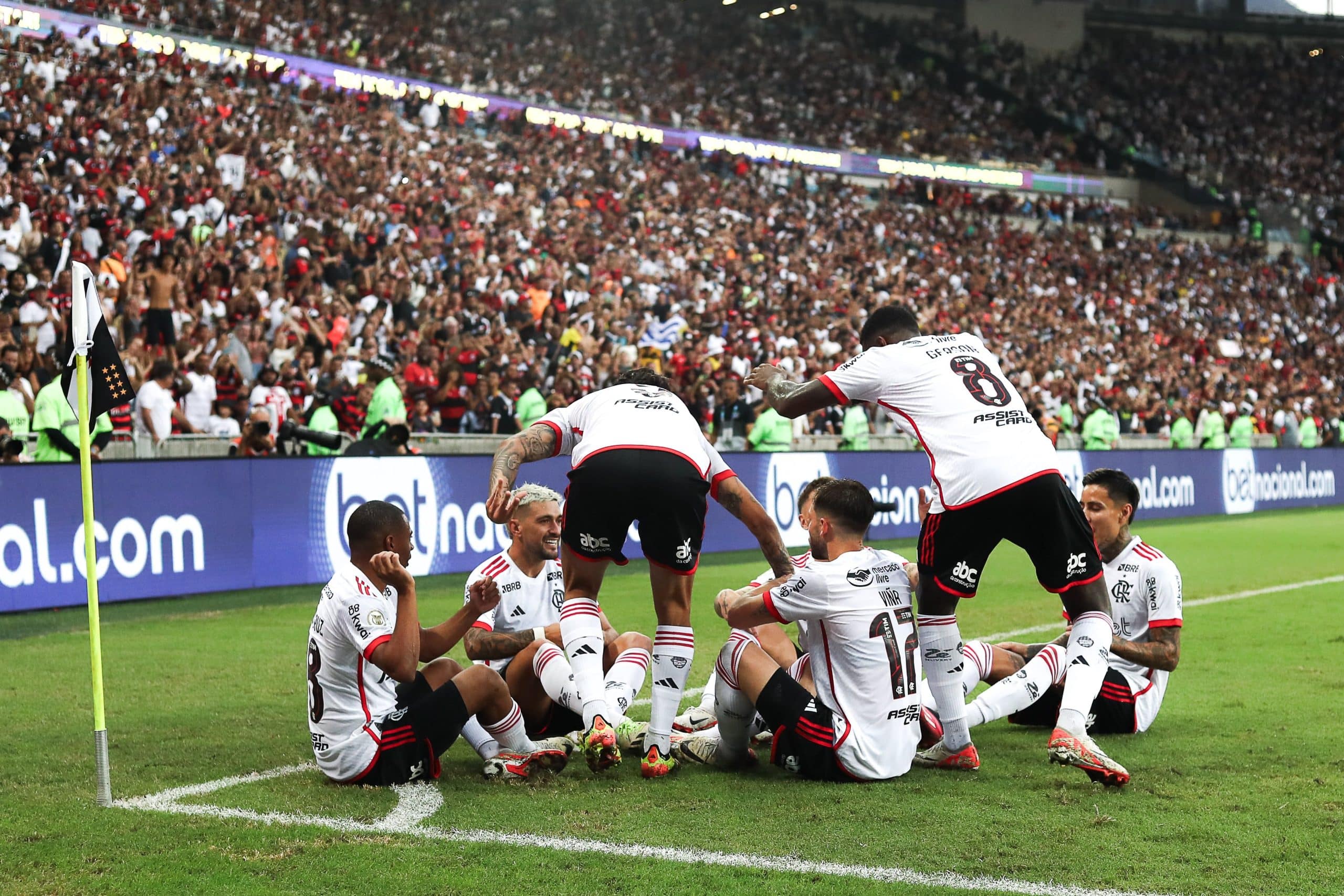 Prováveis titulares, "quadrado mágico" do meio campo não atuam juntos desde a goleada por 6 a 1 sobre o Vasco - relembre