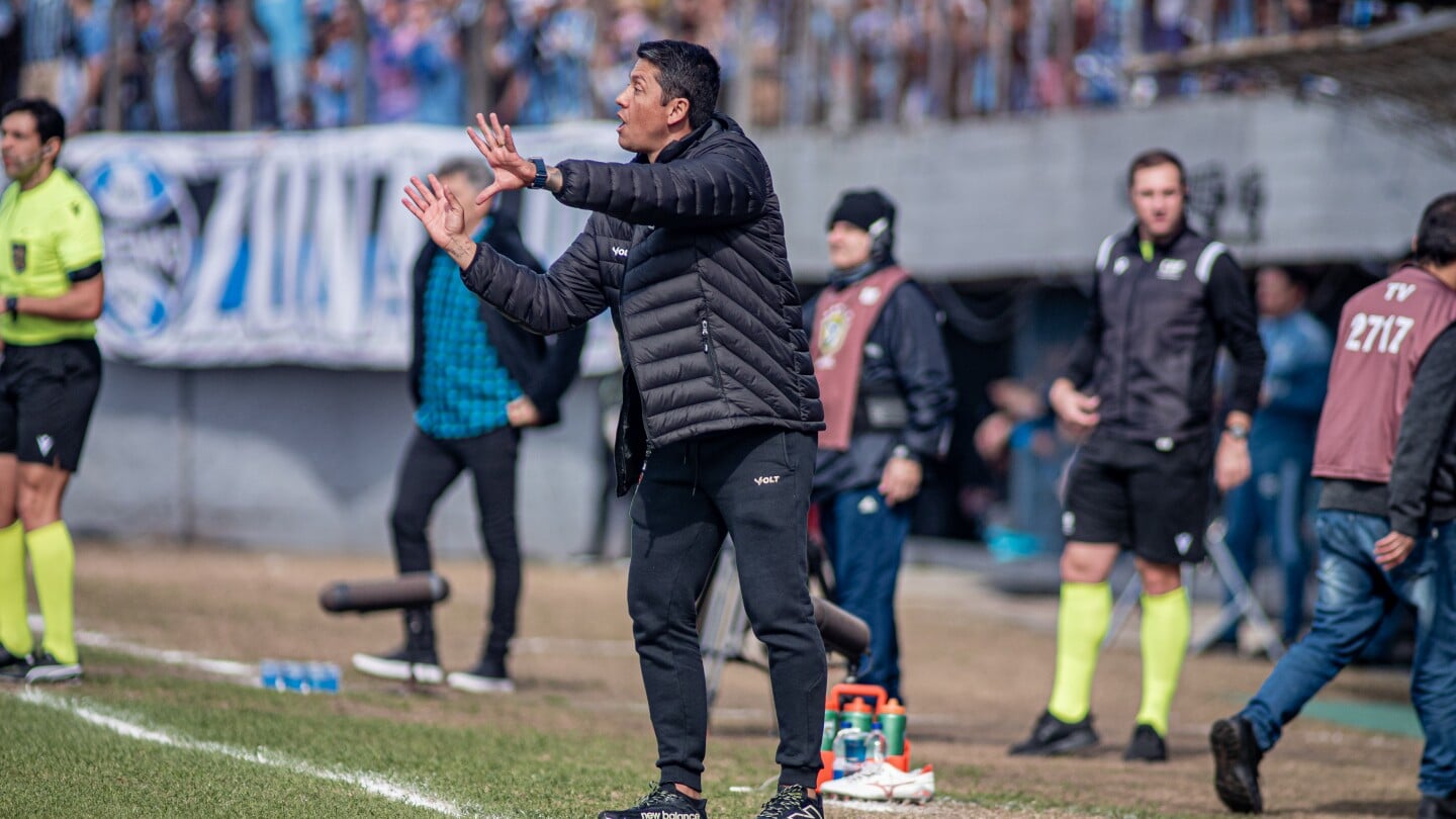 Técnico do Vitória fala sobre momento da equipe antes do jogo contra o Flamengo