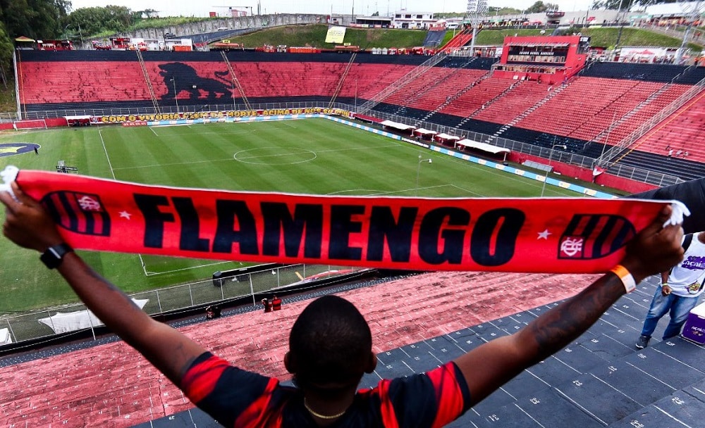 Com mudanças no sistema defensivo e no meio, Flamengo está escalado para enfrentar o Vitória - confira