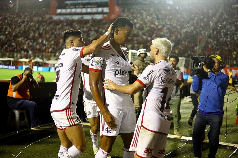 Carlinhos é eleito o craque da torcida em triunfo sobre o Vitória na 19ª rodada do Brasileirão