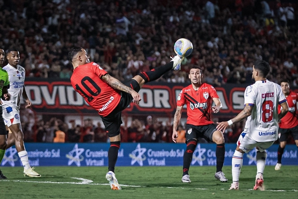 Adversário do Flamengo, Atlético-GO teve três jogadores expulsos contra o Bahia - entenda a caso