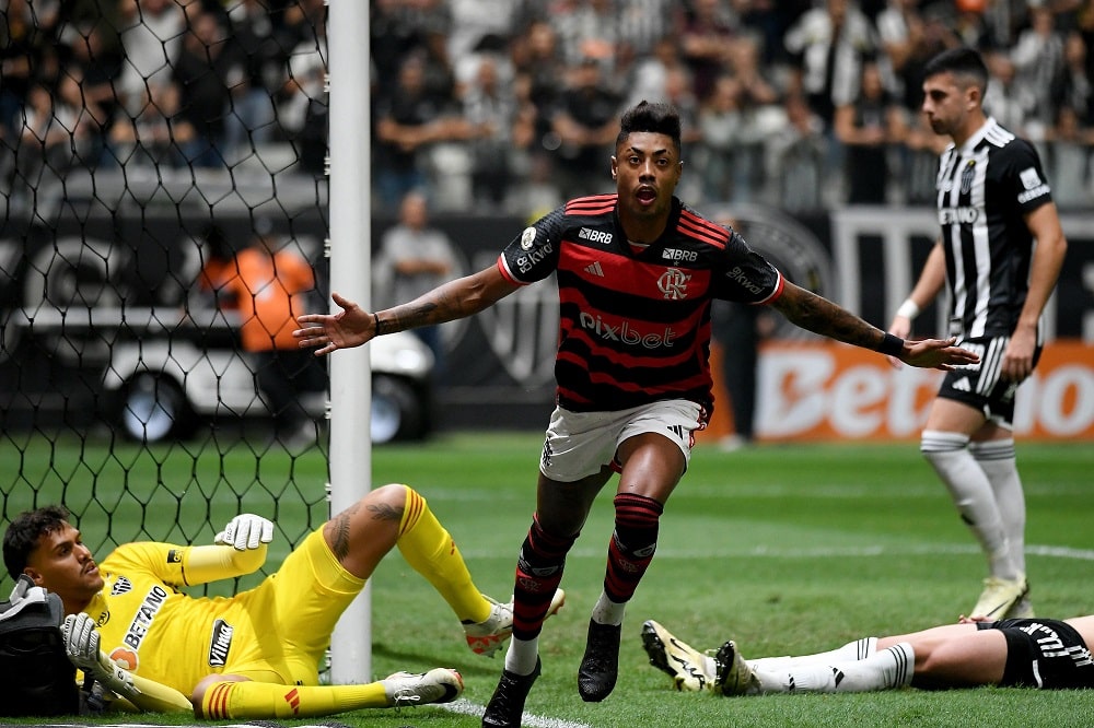 De La Cruz e Bruno Henrique - Veja a situação dos atletas para o jogo contra o Palmeiras