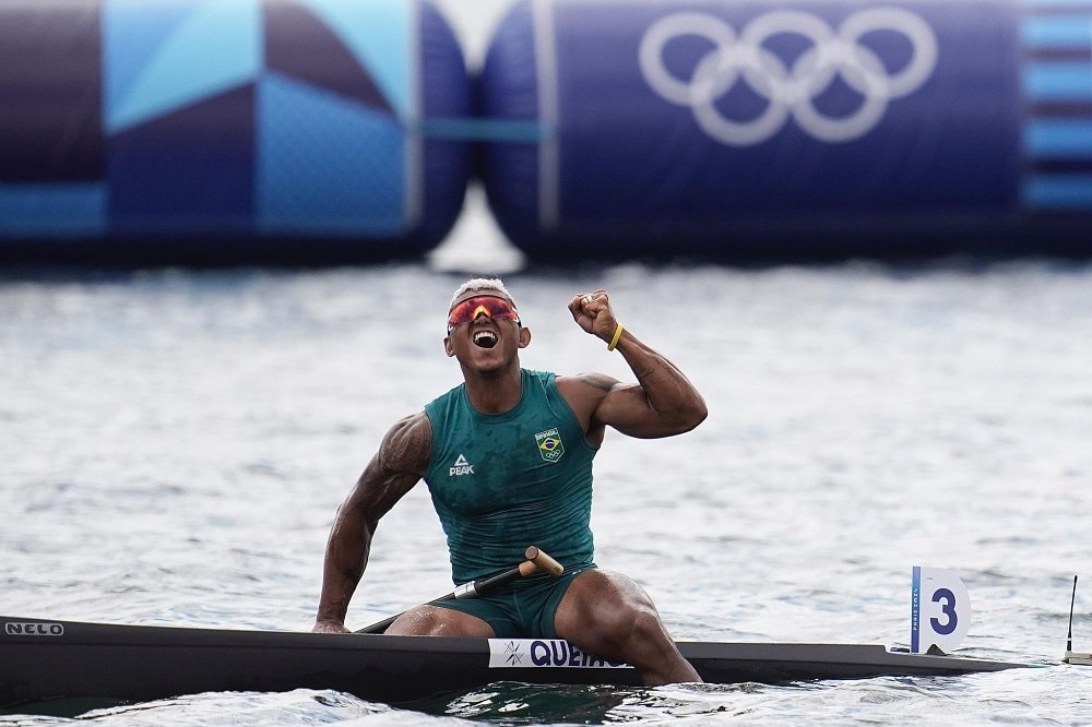 Medalhista de prata nas Olimpíadas, Isaquias Queiroz volta a agradecer o apoio da torcida Rubro-Negra - veja o vídeo