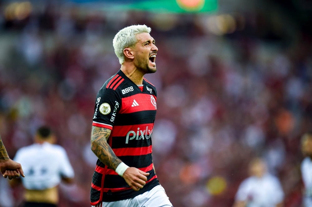 Feliz dia dos pais! Arrascaeta chega a marca impressionante contra o Palmeiras pelo Flamengo