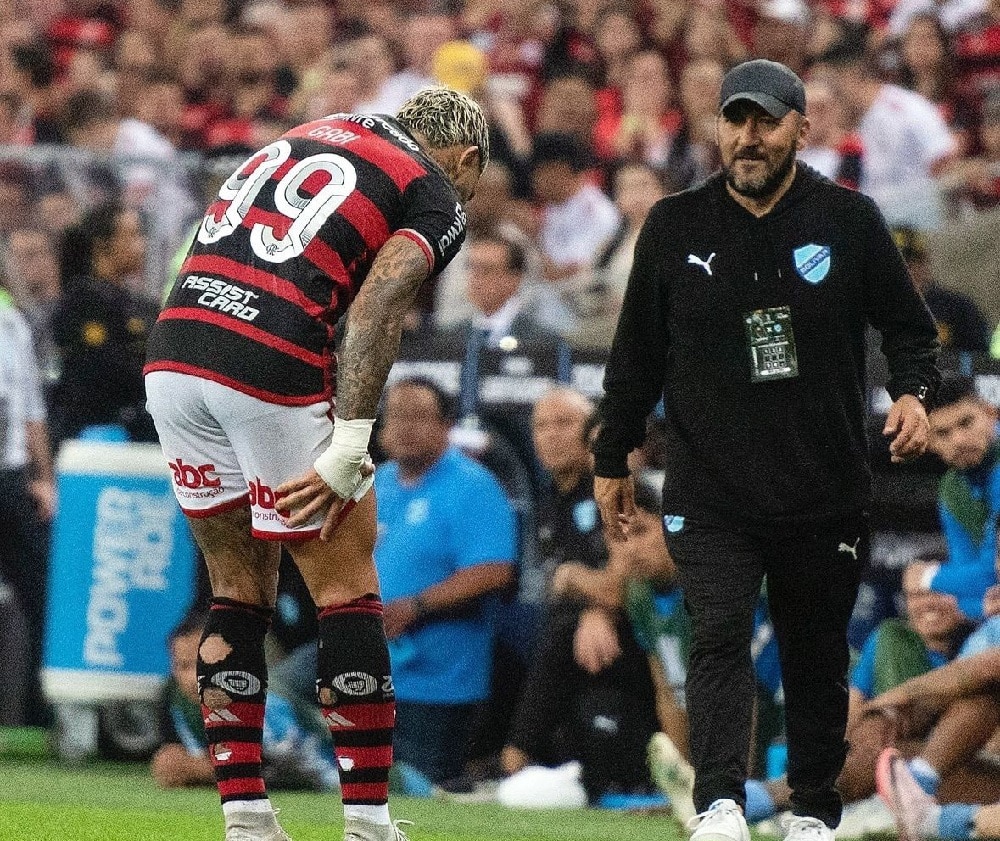 Tite detalha escolha por Gabigol na substituição de Pedro e cita entrosamento com Arrascaeta