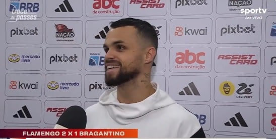 Michael revela resenha de treino com os companheiros: "Ninguém acredita que um anão vai fazer gol de cabeça"