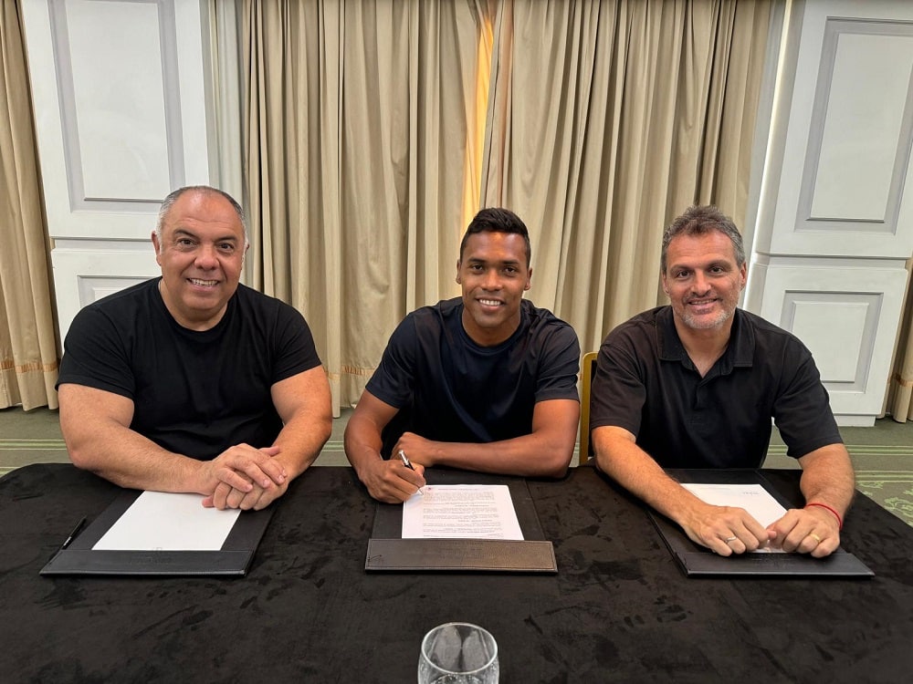 Flamengo anuncia de forma oficial a contração do lateral-esquerdo Alex Sandro