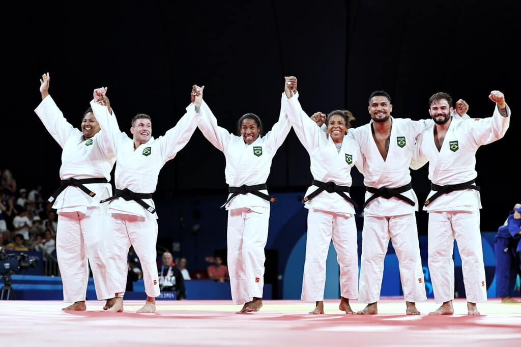 Atletas do Flamengo, Rebeca e Rafaela conquistam medalhas para o Brasil - confira