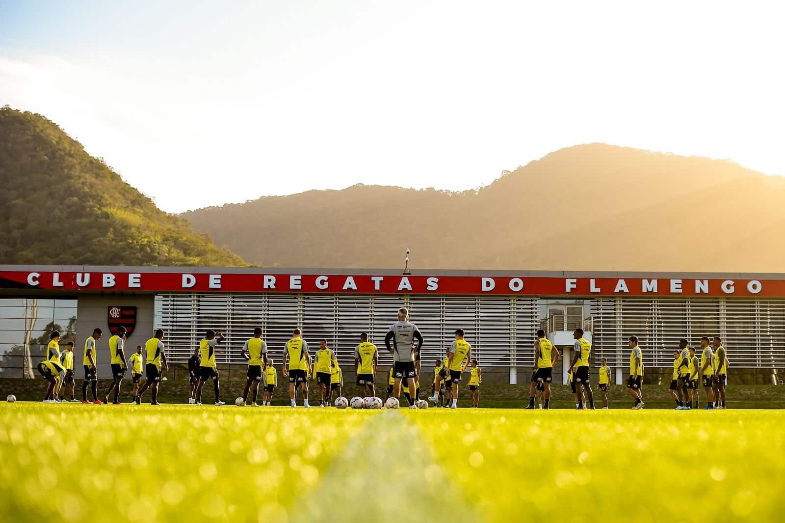 Às vésperas do Clássico dos Milhões, Tite poupa alguns titulares do Flamengo no treino deste sábado