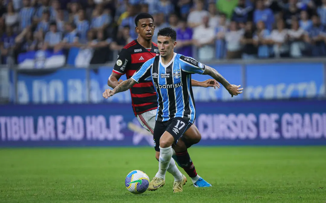 Grêmio x Flamengo - Arbitro revela o motivo da expulsão de Carlinhos