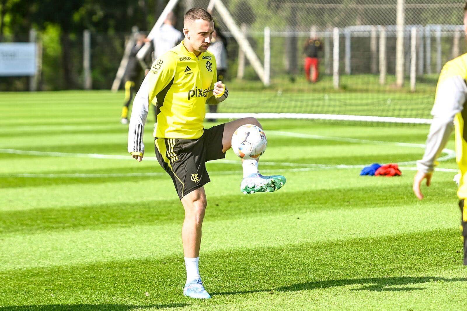 Libertadores - Pulgar é barrado e Léo Ortiz retorna aos titulares diante do Peñarol