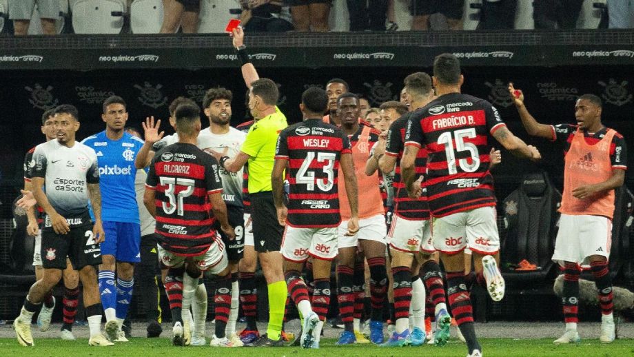 STJD denuncia Alcaraz, Yuri Alberto e até gandulas por confusão em Corinthians x Flamengo