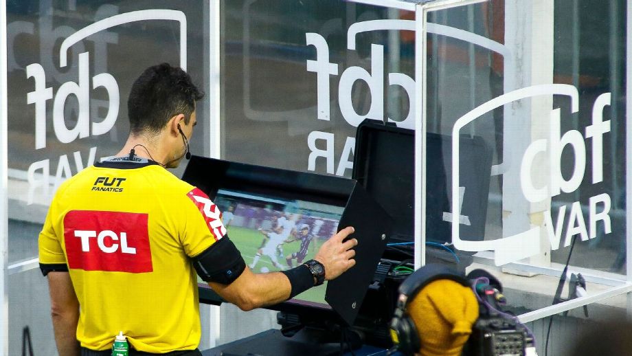 Flamengo divulga 'especial' sobre arbitragem com supostos erros e lances a favor do Corinthians antes da 'decisão' na Copa do Brasil