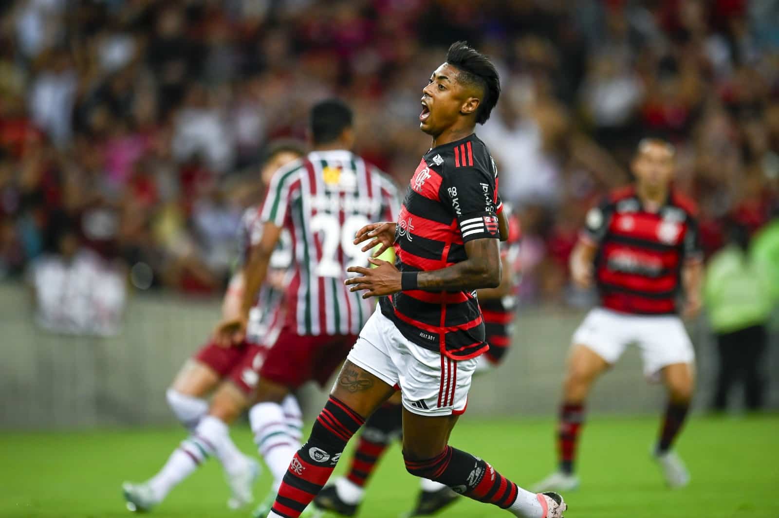 Com derrota no clássico contra o Fluminense, Flamengo praticamente dá adeus à briga pelo título