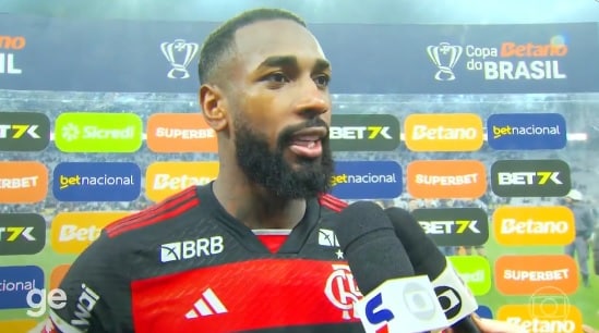 "Tínhamos que classificar por ele" - Gerson dedica vaga na final à Bruno Henrique, expulso