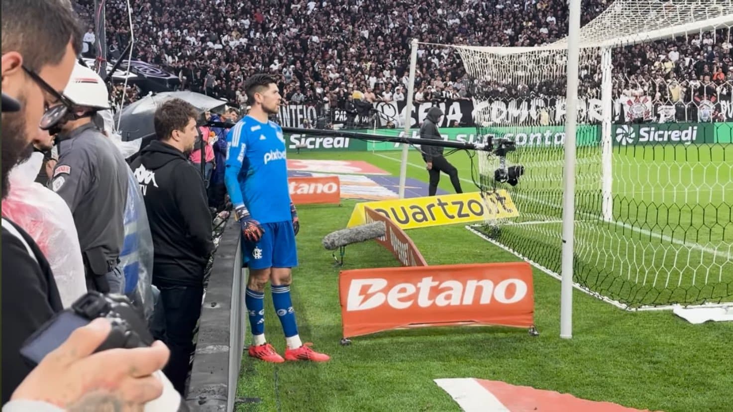 Sentiu? Zagueiro do Corinthians detona Rossi por cera na Copa do Brasil