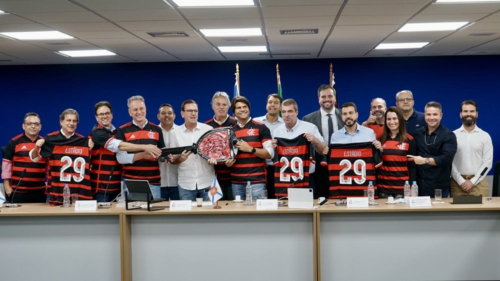 Flamengo recebe as "chaves" de terreno para a construção do estádio