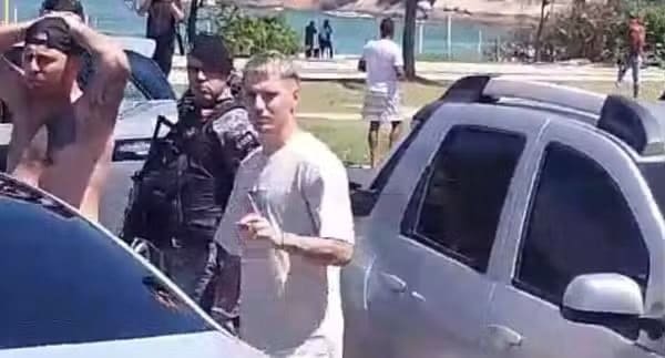 Varela é visto em confusão de torcedores do Peñarol no Rio de Janeiro - Flamengo divulga nota