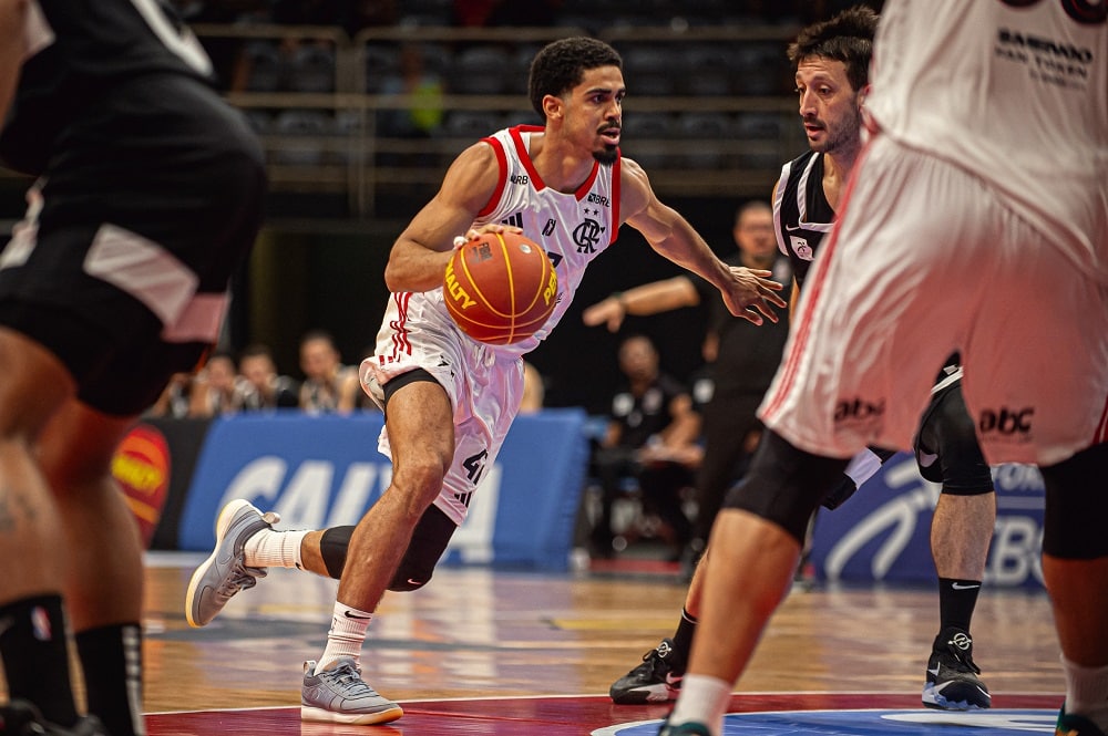 Time de basquete do Flamengo sofre derrota para o Corinthians e perde invencibilidade no NBB