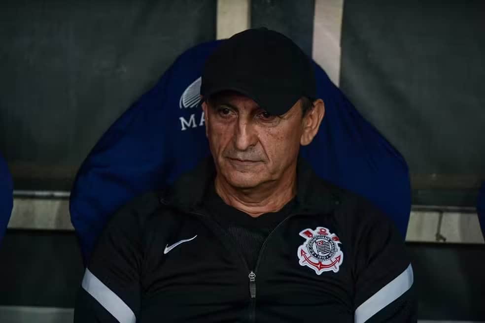 Técnico do Corinthians reconhece alto nível do Flamengo: "O resultado poderia ter sido mais amplo"