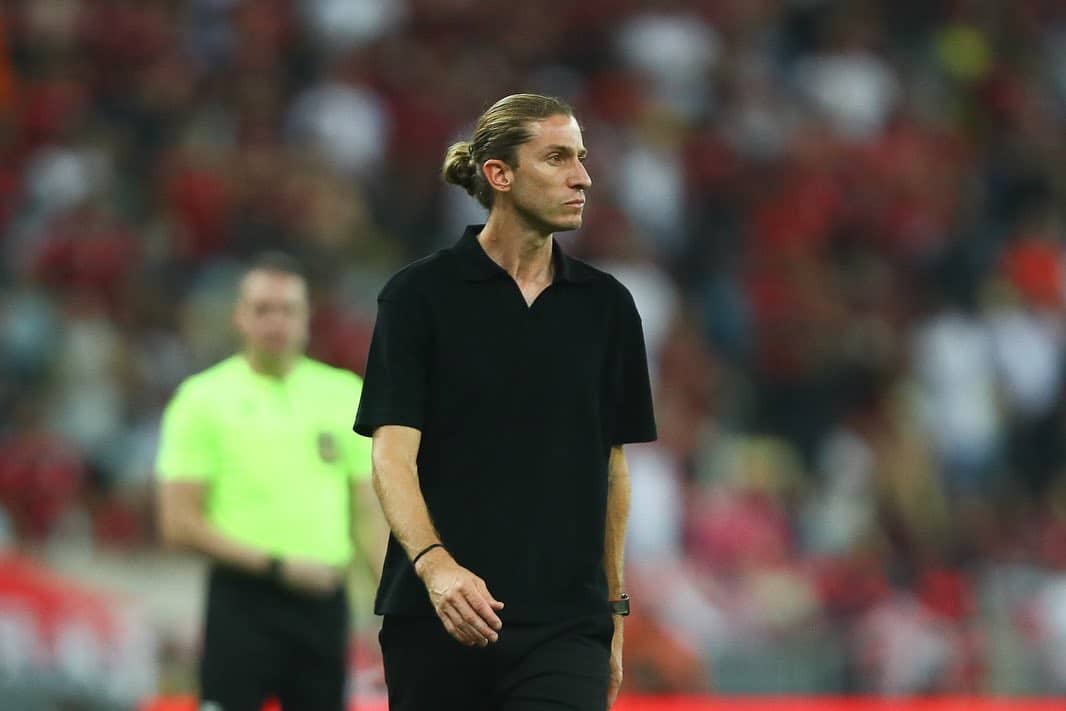 Filipe Luís compara o que sentiu nas estreias pelo Flamengo como jogador e treinador - confira