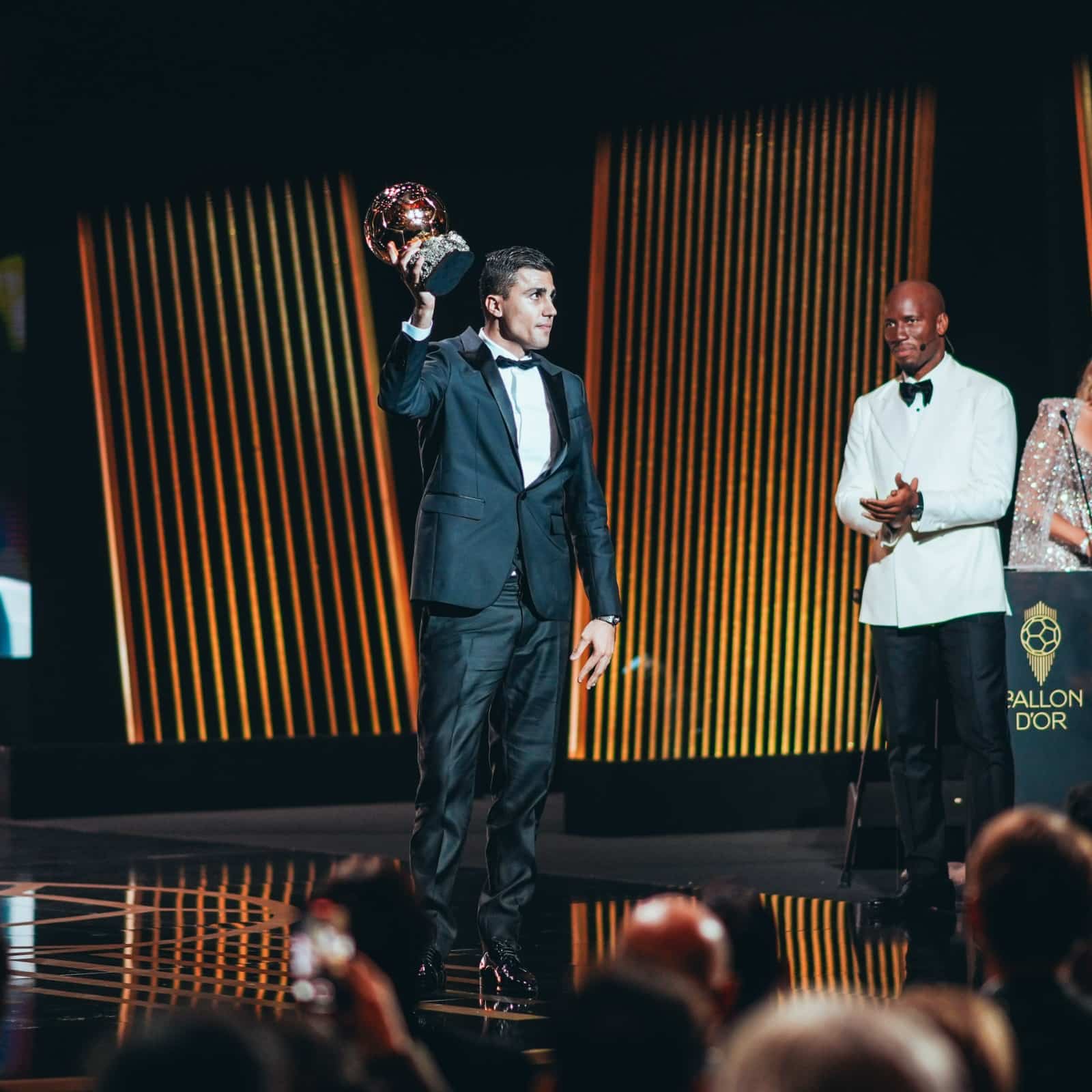 Jogador do Athletico-PR parabeniza Rodri em premiação do Bola de Ouro e revolta brasileiros