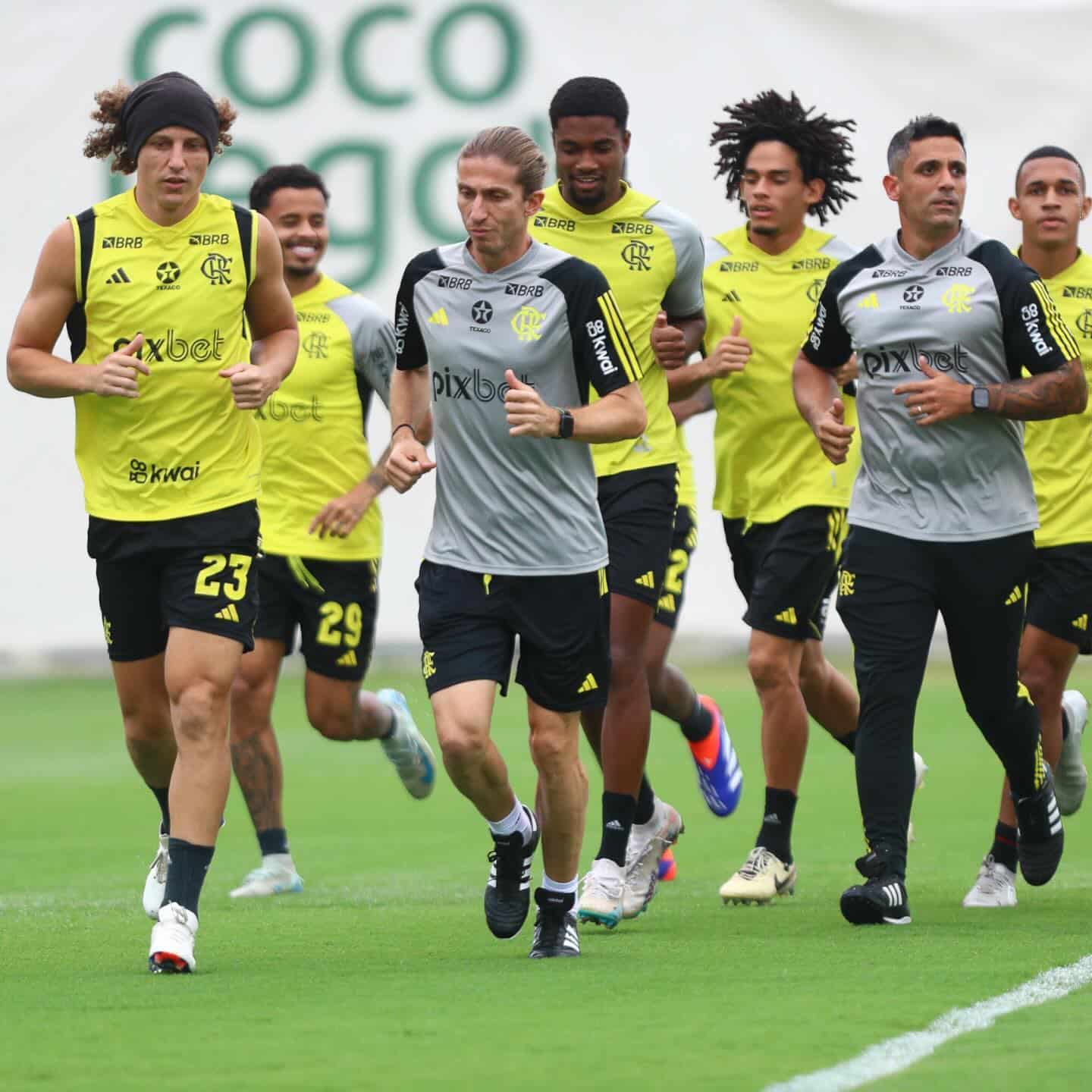 David Luiz sente dores no tendão e está fora da partida contra o Internacional