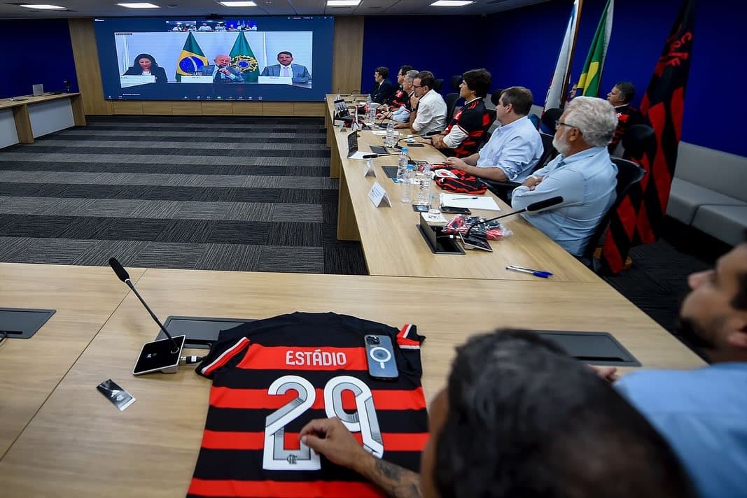 Lula, presidente do Brasil, elogia estreia de Filipe Luís no Flamengo