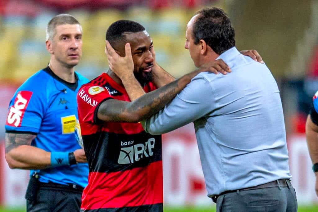 Câmera da transmissão de Bahia x Flamengo flagra recado de Ceni para Gerson na Fonte Nova