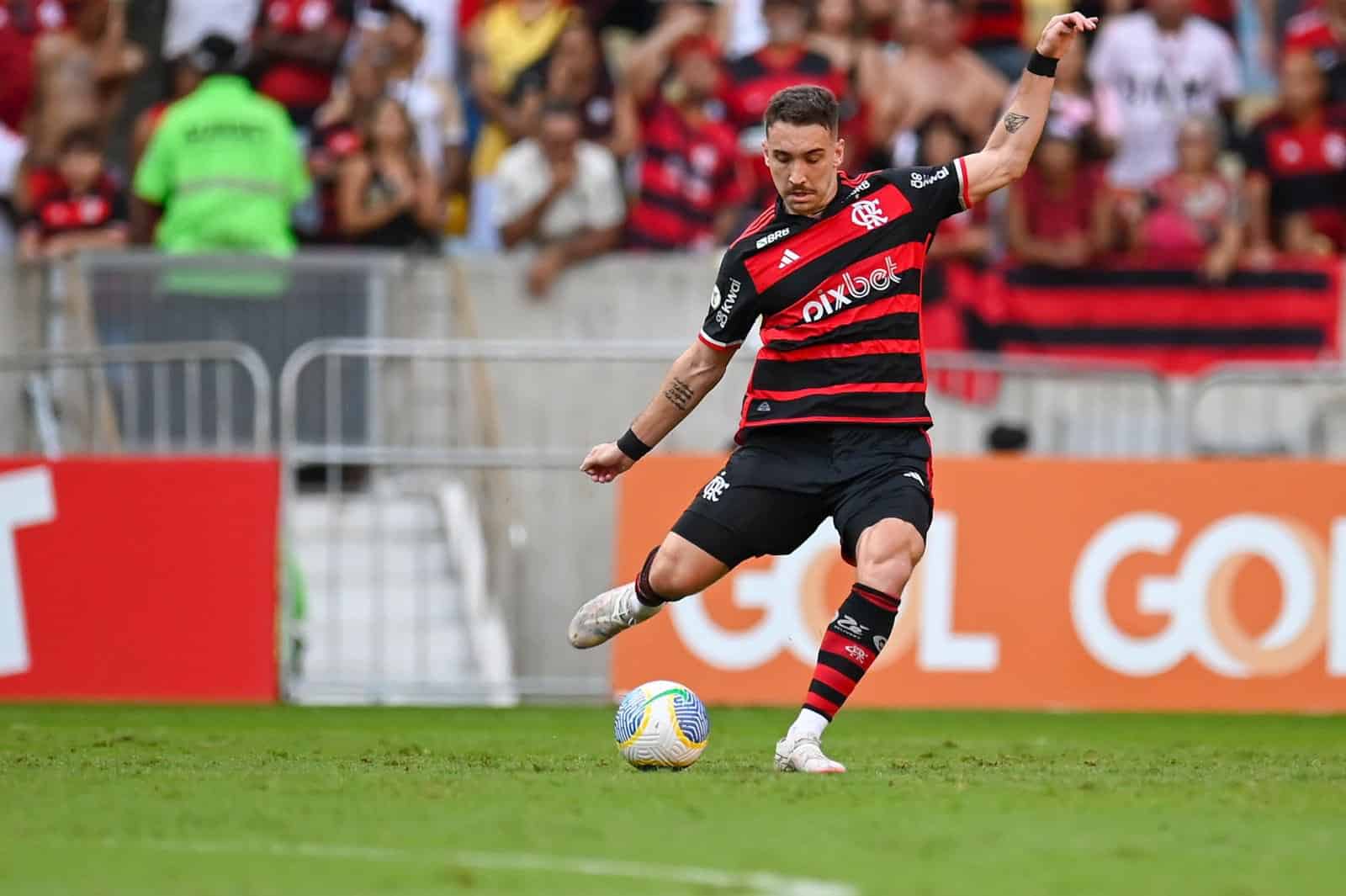 Camisa 10 da zaga - Léo Ortiz é o jogador com maior precisão de passes no Flamengo de Filipe Luís