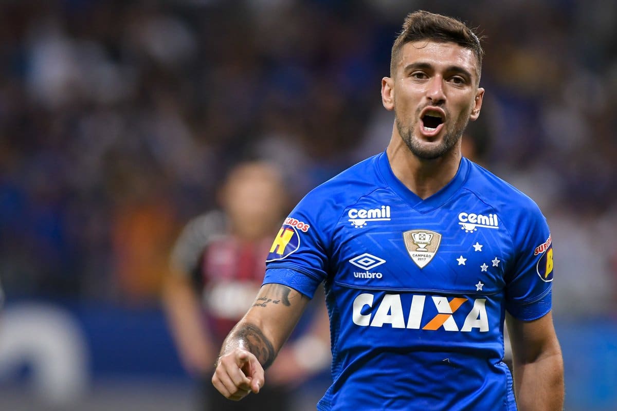 Ex-companheiro de Arrascaeta no Cruzeiro afirma: "No Flamengo, ele subiu uns três níveis"