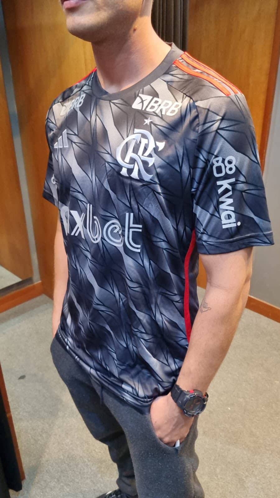 Imagens da camisa de número 3 do Flamengo vazam nas redes sociais - Veja os detalhes