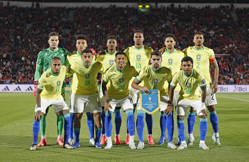 De virada, Brasil vence o Chile e sobe uma posição pelas Eliminatórias da Copa do Mundo