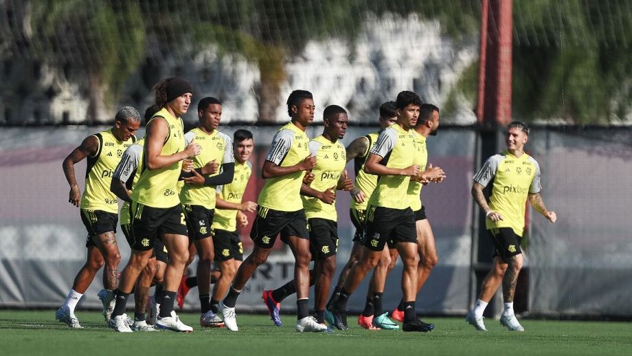 Flamengo não terá cinco titulares contra o Cruzeiro; Bruno Henrique viaja