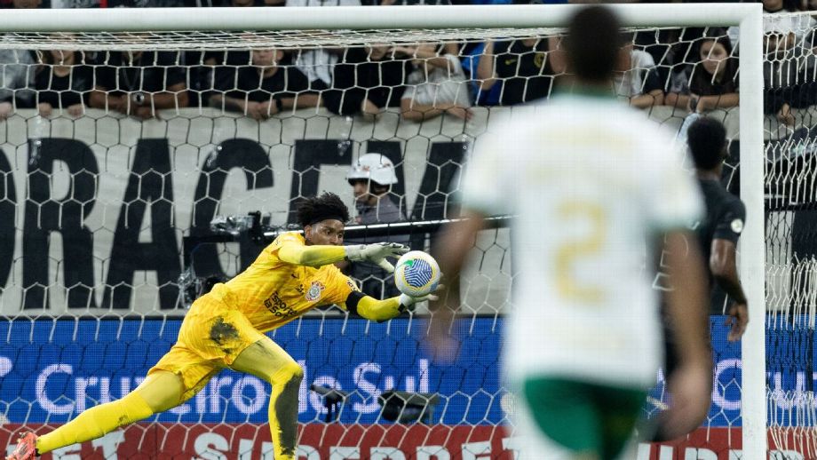 Augusto Melo garante Hugo Souza no Corinthians e critica Flamengo por 'jogo sujo': 'Falam para conturbar o ambiente'