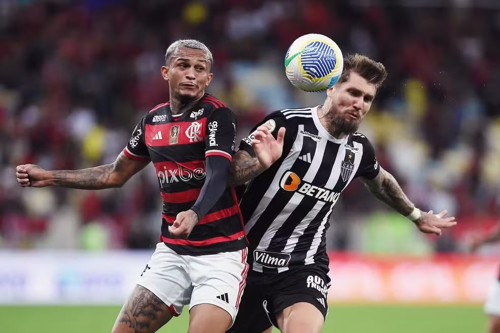 Apesar do empate, Filipe Luís sai bastante satisfeito do Maracanã: "Foi um jogaço do meu time"