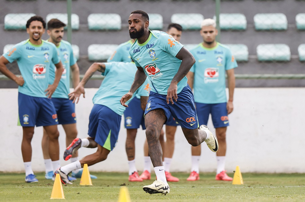 Pela segunda vez consecutiva, Gerson será titular da Seleção Brasileira no duelo contra o Uruguai