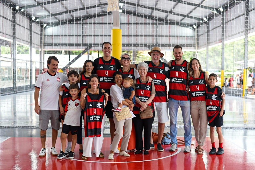 Flamengo homenageia Marcelinho Machado com nome de quadra na Gávea