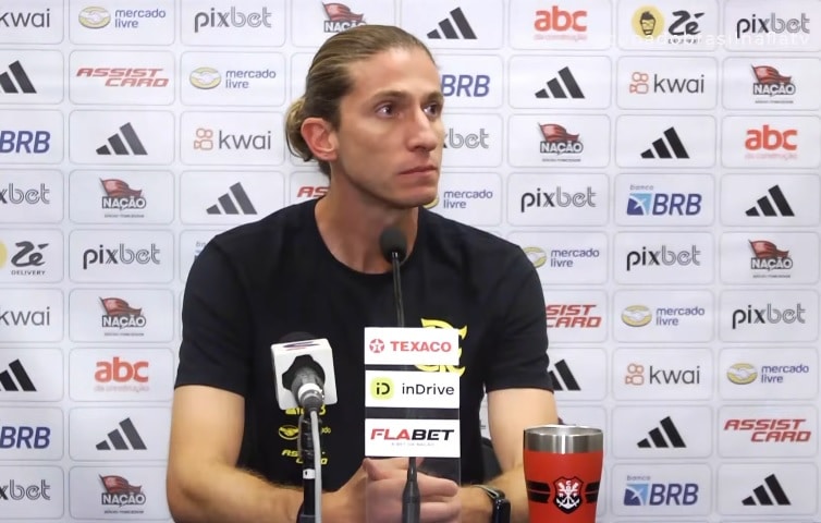 Filipe Luís faz promessa para torcida em 2025: "Enquanto eu estiver aqui, o Brasileiro vai ser prioridade"